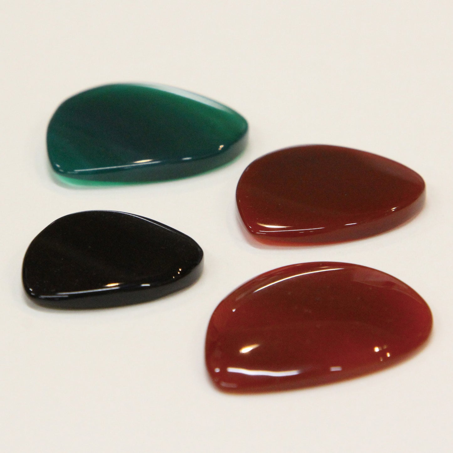 PIETRA | Rotondo | Materiale: Onice/Agata | Colore: Nero/Marrone/Verde | 1 pezzo