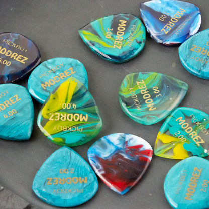 MODREZ PICK | Teardrop | 素材：レジン（アクリル系樹脂） | 色：ターコイズ/クリア/ブルー | 2枚入り